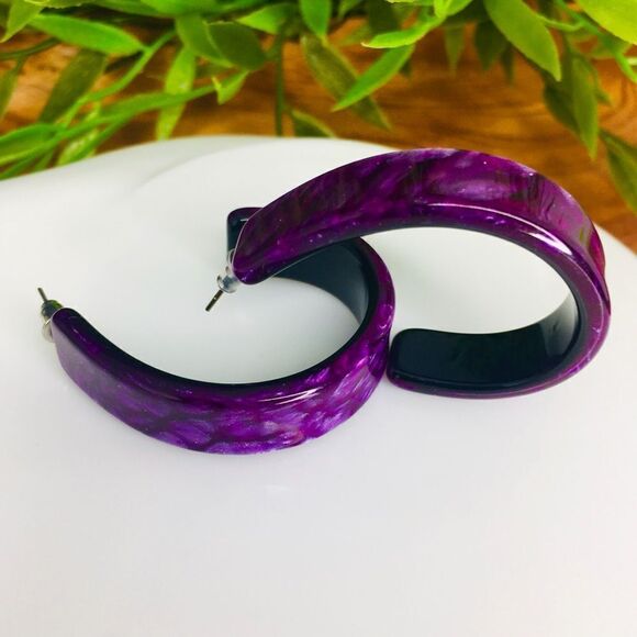 Vintage Purple Marbled Pearlescent Resin Open Hoop Earrings 4314 - Picture 1 of 5